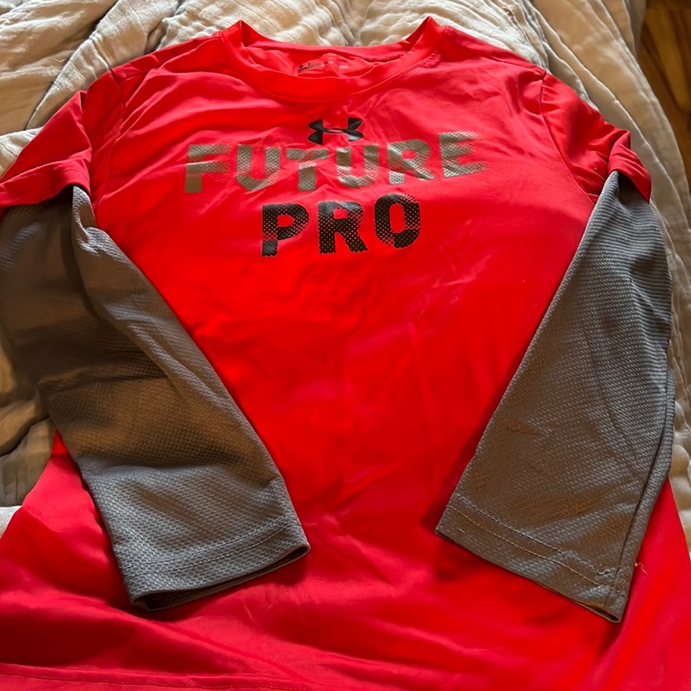 Boys under armour long sleeve shirt size 7
